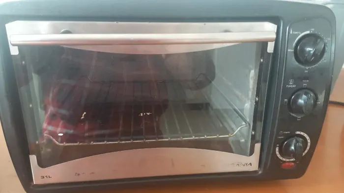 Forno 31 litros detalhe no fundo enferrujado