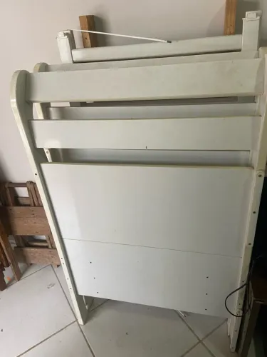Berço Infantil Branco em MDF com Haste para Mosquiteiro - Ótimo Estado