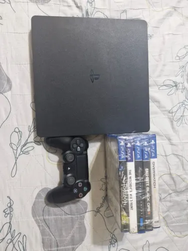 PlayStation 4 Slim + 1 Controle Original + 5 Jogos