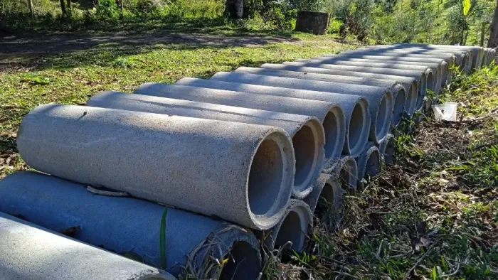 18 Manilhas/tubos de concreto 20cm x 1m