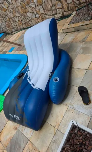 Poltrona inflável para piscina