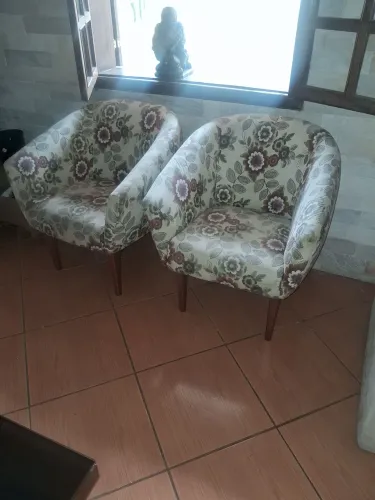 Mesa de centro e cadeiras
