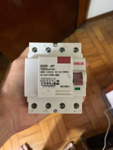 Disjuntor DR 4P 100A 30mA Steck