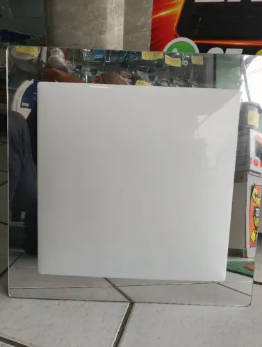 LUMINÁRIA DE EMBUTIR QUADRADA COM MOLDURA DE ESPELHO