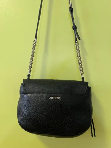 Bolsa Arezzo couro preta 