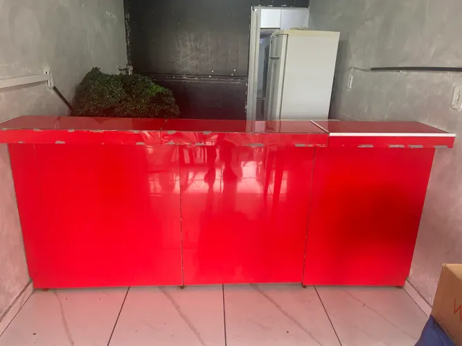 Balcão em ferro galvanizado 2,44mts, forrado em acetato 