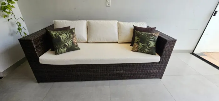   Sofá elegante para varanda ou área externa