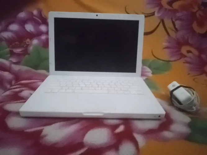 MACKBOOK BRANCO USADO