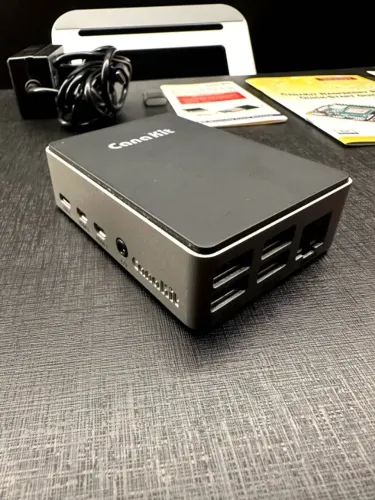 Minicomputador / CanaKit Raspberry PI 4 PRO 64 Kit (64GB EVO+, Aluminium Case) 4GB de RAM