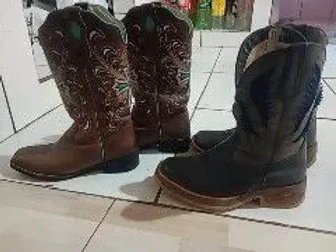 Vendo 2 par de botas feminina e masculino