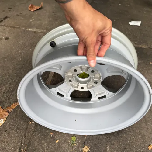 Vendo jogo de rodas de liga leve de alumínio originais da Hyundai, aro 16 5x114,3 mm