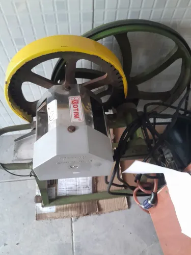 Máquina de moer cana Novíssima Botine