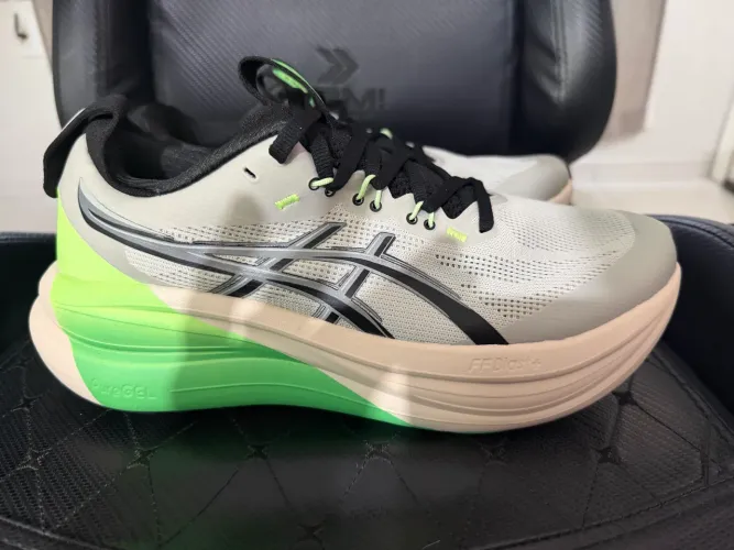Tênis Asics Gel Nimbus 28 - tamanho 42