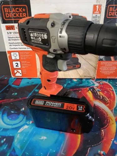 Furadeira e parafusadeira + kit Bosch 