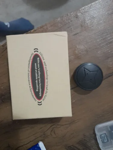 Motivo de mudança, vendo dois rastreadores com imã