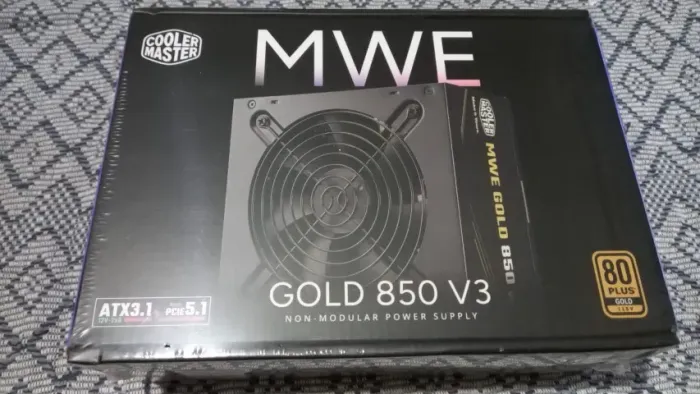 Fonte ATX Gamer Cooler Master 850W 80 Plus Gold Nova na Caixa