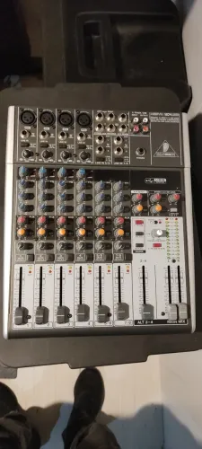 Mesa de som xenyx 1204 USB SEMINOVA