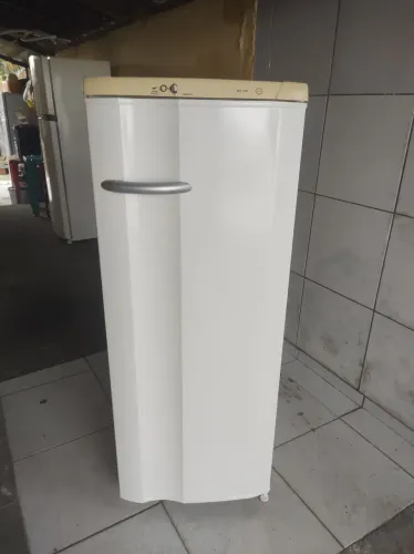 Geladeira Eletrolux 280 litros ótimo estado
