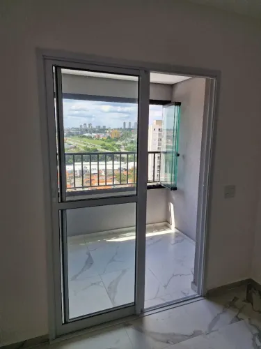 Porta de Sacada de Vidro Branca 1,63 x 2,10 - Ótimo Estado