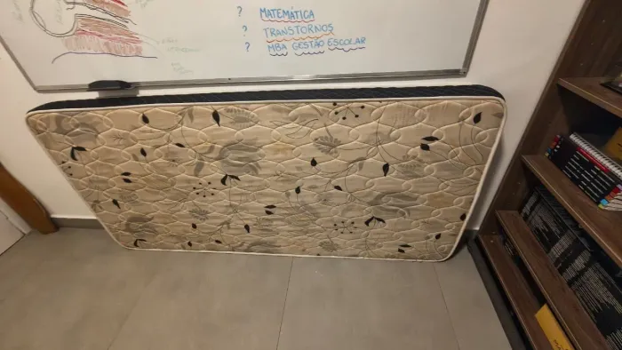 Vendo colchões de solteiro 