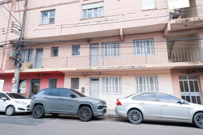 Apartamento com Entrada Individual para Locação no Centro de Pelotas Sem Condomínio, Prát
