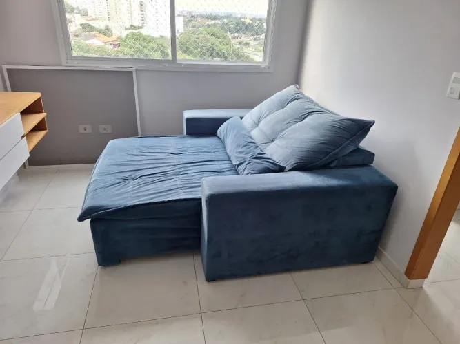 Sofá retrátil bem conservado 3 lugares