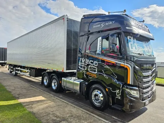 Iveco S-way 480 6x2 Ano 23 Baixo km + Baú 2 Eixos Nostra Ano 27 0km 30 plt SEM PNEUS
