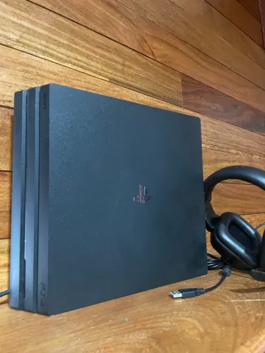 PLAY STATION 4 PRO