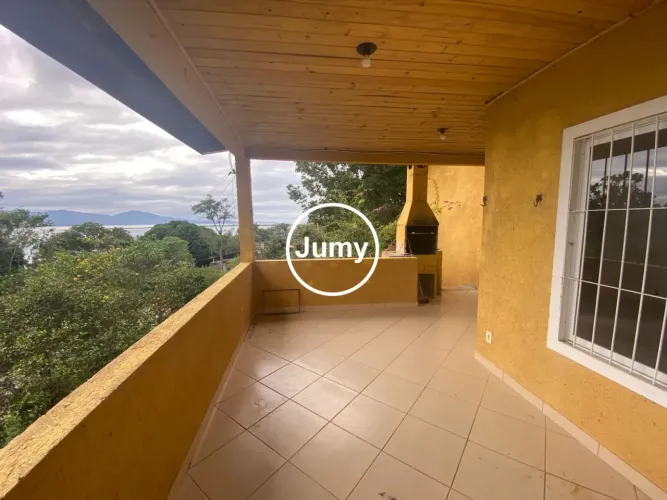 CASA COM VISTA PRO MAR COM TERRENO GRANDE