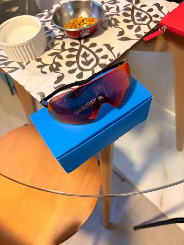 Óculos escuros shimano vermelho