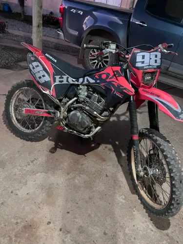 Vendo crf 230 2017 único dono