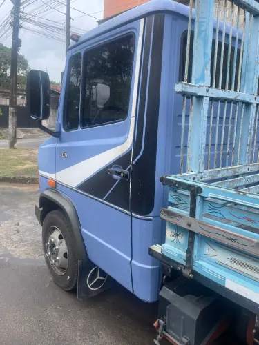 Caminhão 709