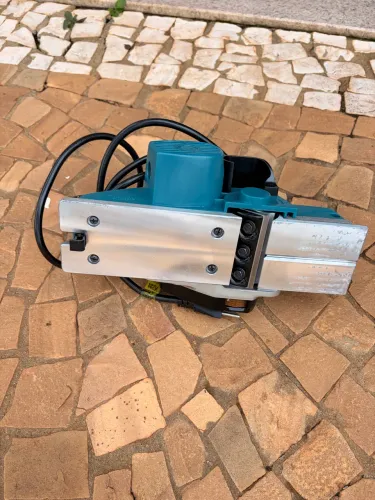 Plaina Elétrica Makita KP0800 620W 82mm - Nunca Usada