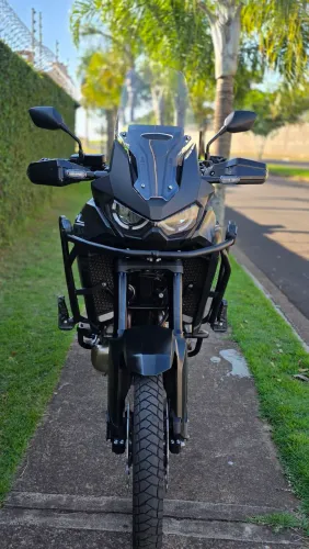 AFRICA TWIN 1100 MT CÂMBIO MANUAL ANO 2024 - MOTO EXTREMAMENTE NOVA