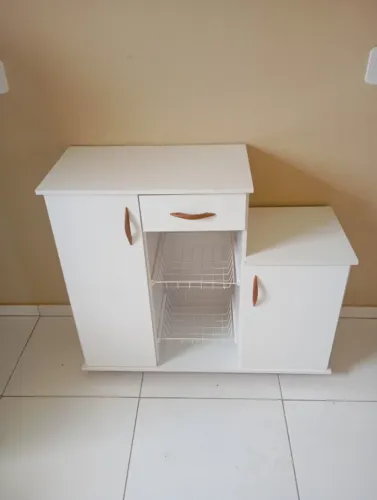 Armário de cozinha com fruteira