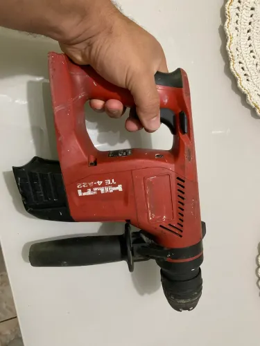 Hilti . Furadeira com e sem impacto 