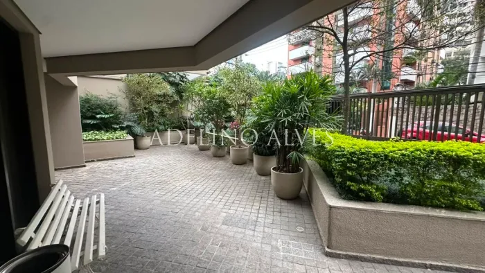 Vendo Apartamento Itaim Bibi Reformado com 150 mts, 3 suites, 2 vgas