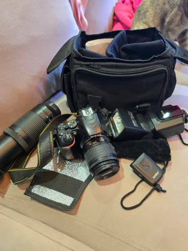 Nikon D3500 + lente VR 18-55 mm + lente 70-300 mm +  mochila