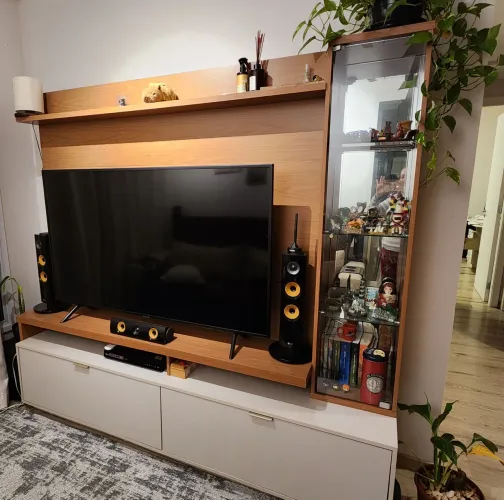 Estante com cristaleira e led
