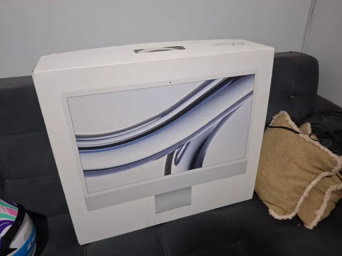 Caixa vazia do iMac 24 M3 de 2023