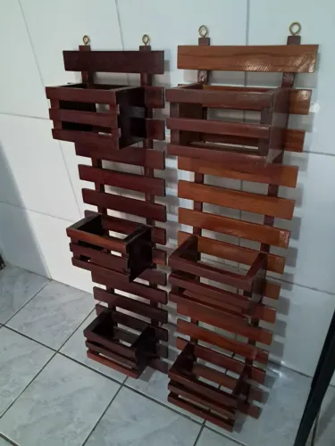 Painel de madeira vertical para plantas