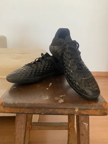 Chuteira Futsal Nike Tiempo Legend - TAMANHO 42