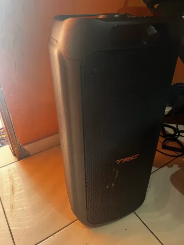 Vende-se caixa de som TRC590 com Led
