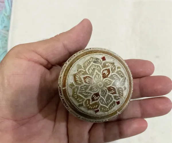 Vende-se Caixinha de Joias em pedra Sabão decorado
