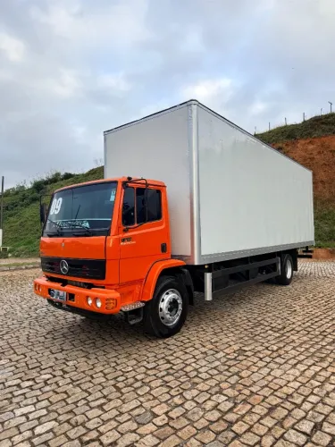 MERCEDES-BENZ 1718 2009 COM BAÚ E PLATAFORMA