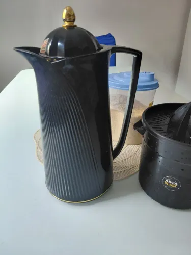 Vendo  garrafa  de café  nova e muito  bonita 
