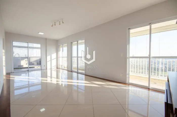 Cobertura em Santo Amaro de 196m² com 4 dormitórios próximo ao Morumbi Shopping.