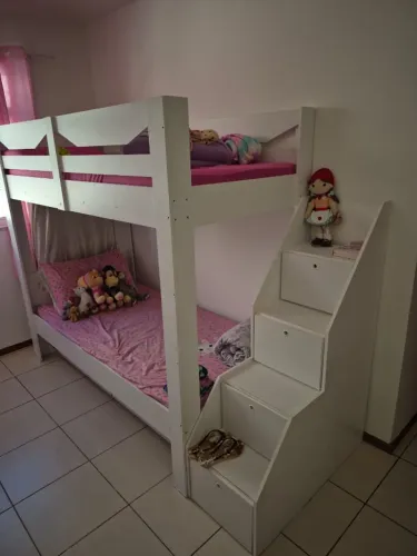 Beliche Infantil com Escada degraus de Portas e Gavetões Inferiores