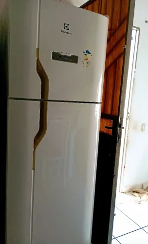Geladeira Electrolux funcionando perfeitamente vem conservada FROST FREE nenhum defeito