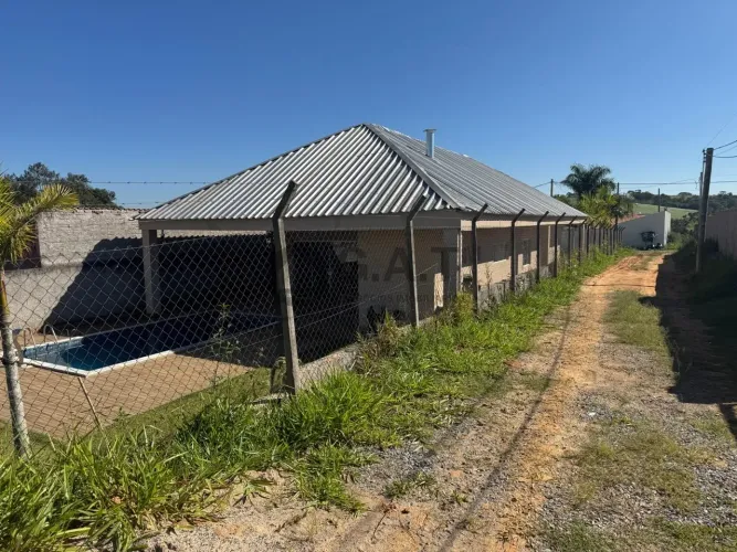 Chácara Locação em Aracoiaba da Serra-SP, Bairro Cercado: 2 Quartos, 2 Suítes, 2 Salas, 3 